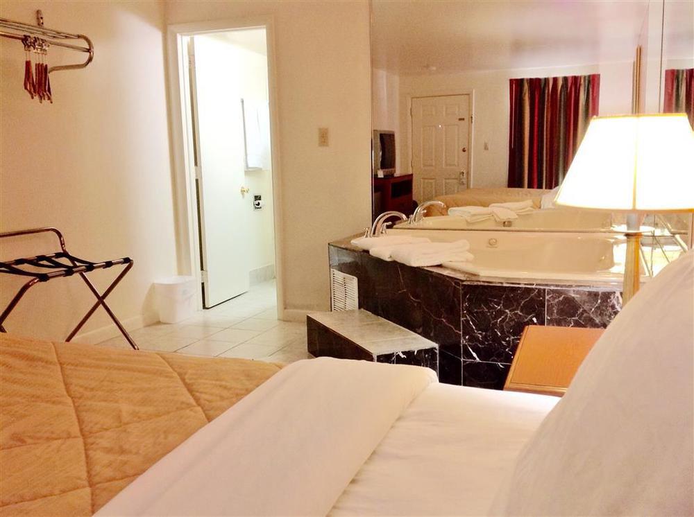 America'S Best Value Inn Lancaster Rohrerstown Oda fotoğraf